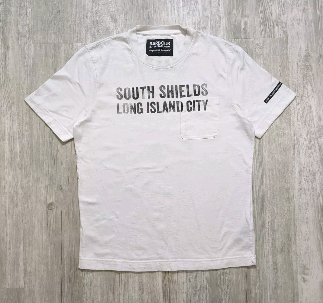 Tシャツ・カットソー Barbour BARBOUR X ENGINEERED GARMENTS T-SHIRT Barbour International x Engineered Garments Pocket T-shirt