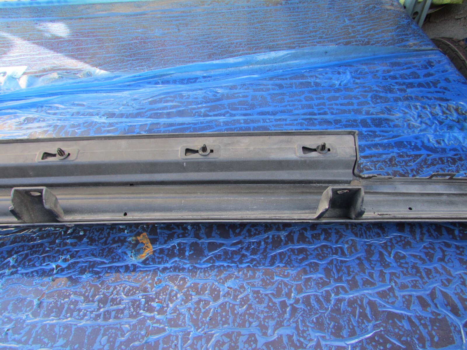2013-2016 MASERATI QUATTROPORTE DRIVERS  LEFT SIDE LOWER ROCKER MOLDING OEM