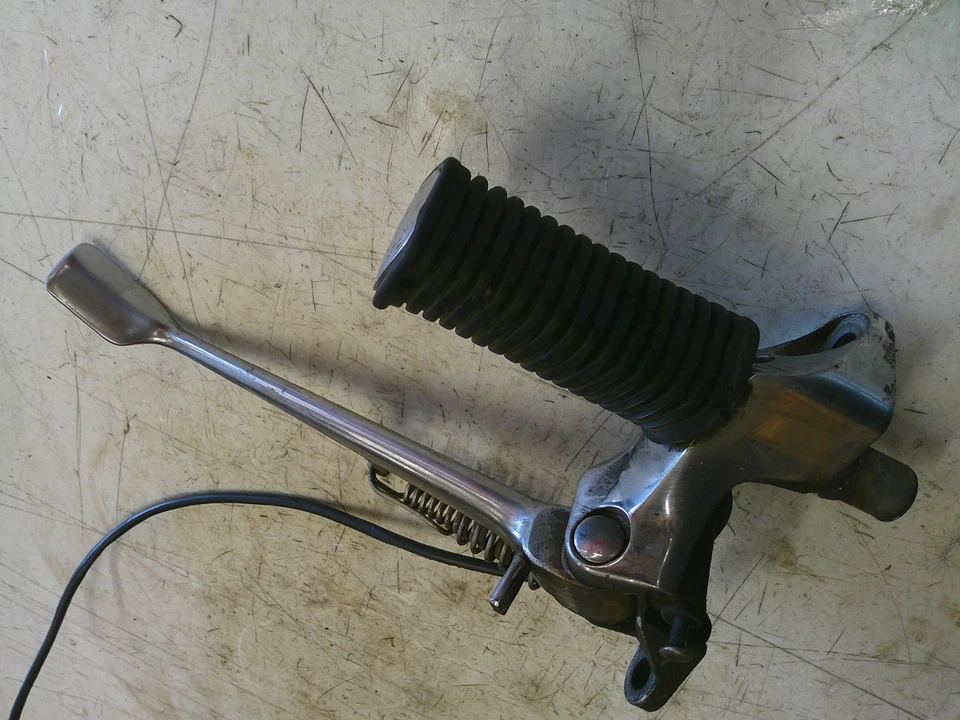 1987-2015 Suzuki Savage 650 LS650 S40 estriba delantera izquierda del conductor soporte Asse Foto 2 de 4