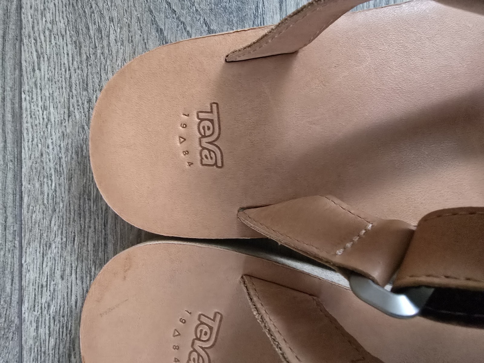 APL Sandali da donna Teva universali con cinturino regolabile slip on in pelle taglia UK 8 NUOVI SENZA SCATOLA