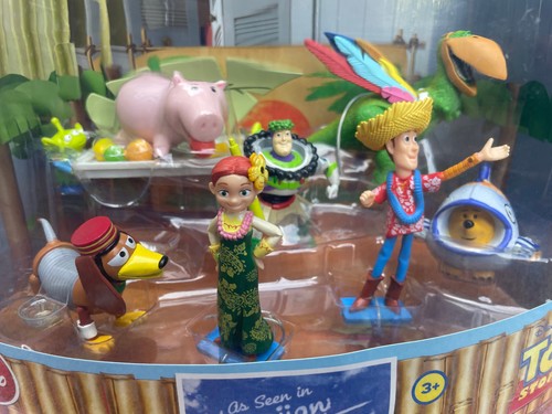 Kids DISNEY Store TOY STORY HAWAIIAN VACATION PLAYSET Mini Figures Woody Buzz - Picture 2 of 7
