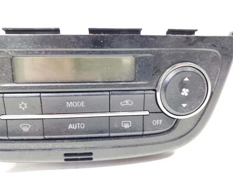 Control de temperatura CA hatchback PN 7820B301XA OEM 2020 Mitsubishi Mirage Foto 4 de 4