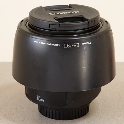 Canon EF 85mm f/1.2L USM Original Version w/ ES-79 II Hood, Caps & Pouch