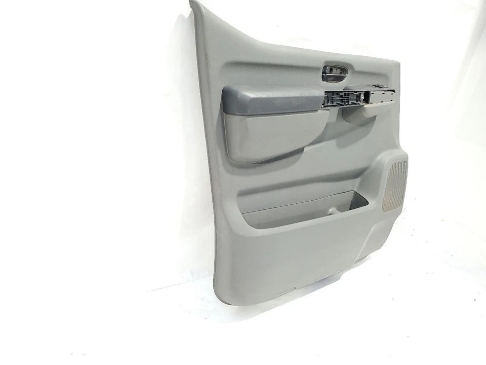 Nissan NV2500 2014 OEM panel de moldura de puerta delantera izquierda  Foto 2 de 4