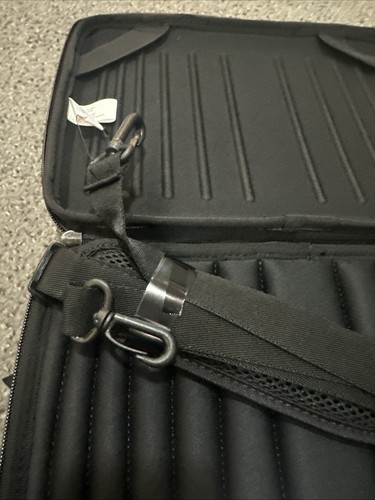 Case Logic 11.6" Laptop Case Carrying Bag- Model 3203771- Black - Picture 5 of 6