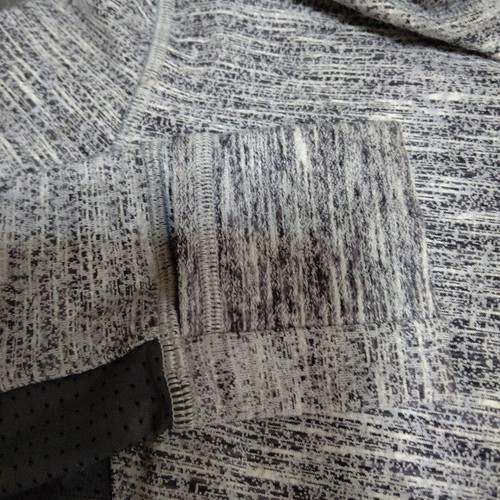 Color Grey ivivva Hooded stretch jacket with breathable design. Size 14 - Picture 5 of 14