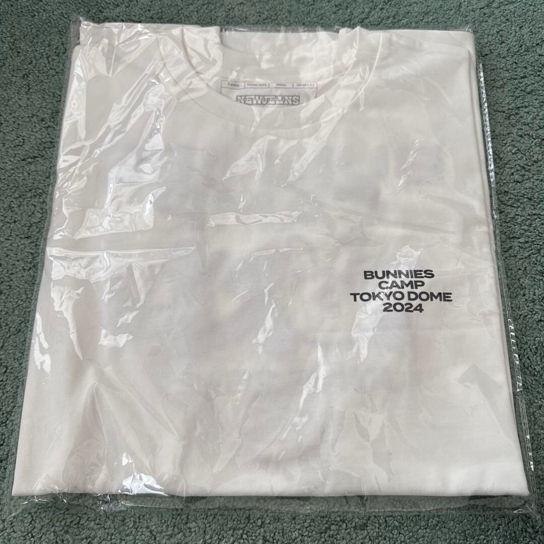 NewJeans Tシャツ 東京ドーム Mサイズ バニーズキャンプ NewJeans - T-Shirt [NewJeans x MURAKAMI BUNNIES CAMP 2024