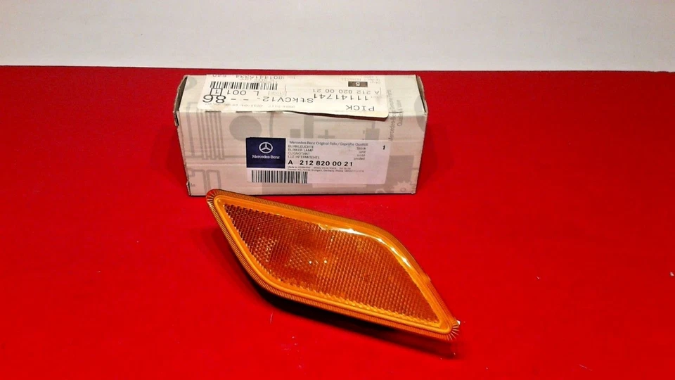 Luz indicadora lateral Mercedes Benz Classe E W212 E350 E550 DIREITA E ESQUERDA GENUÍNA  - Imagem 2 de 4