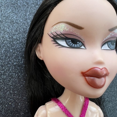 Bratz Passion 4 For Fashion Jade Doll With Clothes *Version/Wave 1 First Edition - Picture 3 of 17