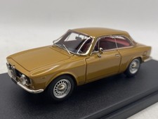 LOOKSMART Alfa Romeo Giulia Coupe GT 1300 Junior 66 Yellow 1:43 resin model car