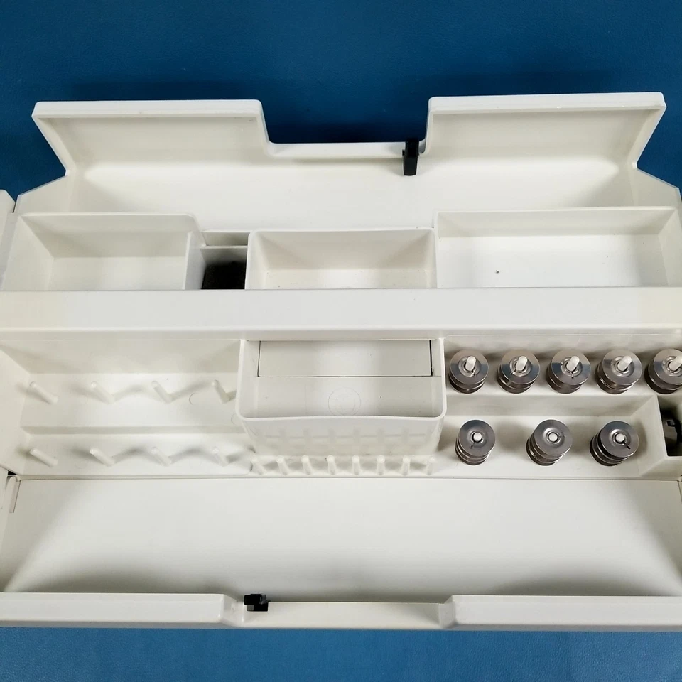 Excelente estado usado! Máquina de costura PFAFF 1222 E com estojo + pedal + acessórios + manual - Imagem 4 de 4