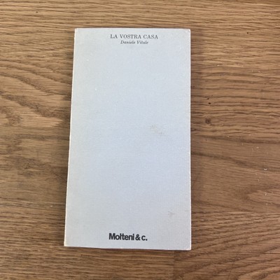 Daniele Vitale: Ihr Zuhause. Innenräume, Möbel und Gegenstände (Molteni & C., 1983)