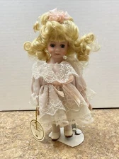 Collectors Classics Petite Porcelains Barbara Lee Doll “ Elizabeth” W Stand
