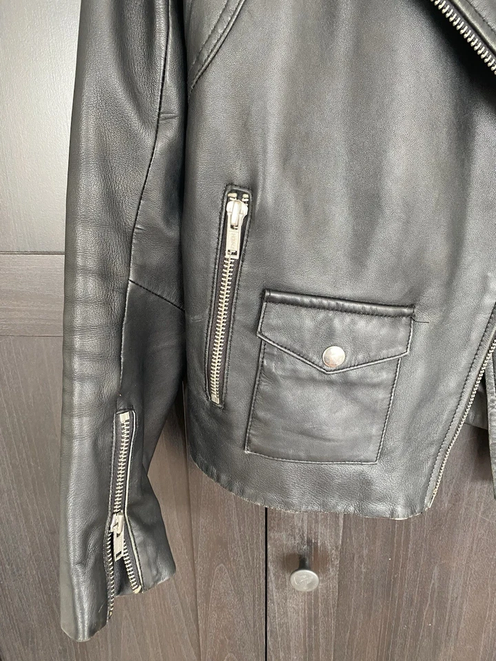 Chaqueta corta SANDRO de cuero negro para motociclista con cremallera asimétrica talla 2 Foto 4 de 4