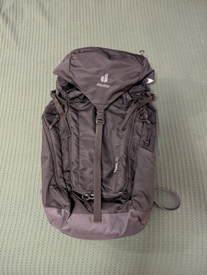 Deuter Trail 30 30L Hiking Backpack Black/Gray Rain Cover Hydration Ready