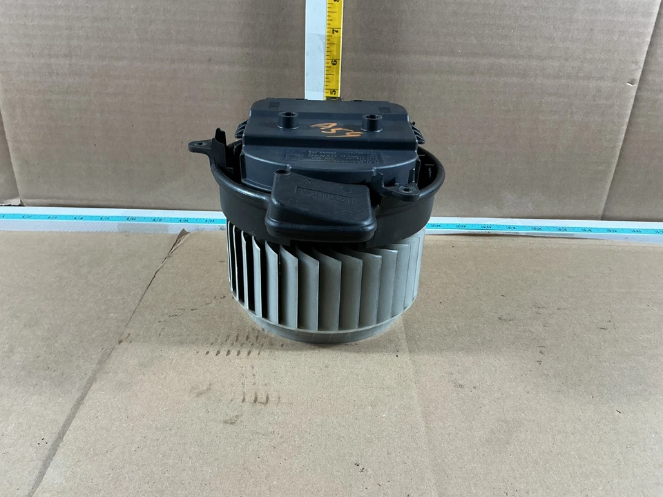 2012-2018 Audi A7 Quattro A/C Heater Blower Motor Fan Assembly 4H1820021B OEM - Image 4 of 4