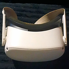Meta Quest 2 Standalone VR Headset 120Hz 96°...