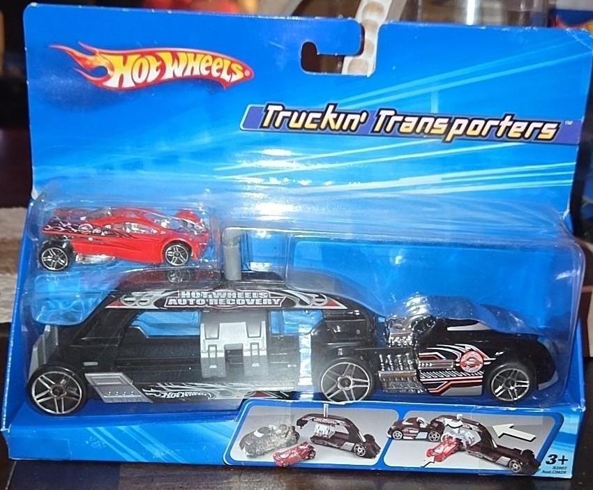 NEW Hot Wheels 2004 Truckin Transporters Hot Wheels Auto Recovery