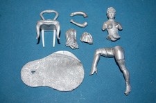 Phoenix Ltd. BX-17 - Figura di Donna con Sedia scala 80mm