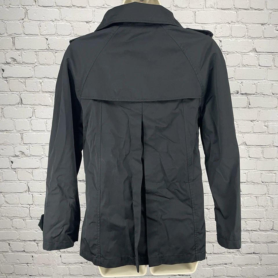 Chaqueta cortavientos clásica con cuello abotonado negra Ellen Tracy talla PP Foto 2 de 4