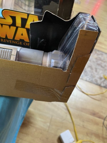 Sable de luz electrónico Hasbro Star Wars Revenge of the Sith Luke Skywalker 2005 - Imagen 2 de 12