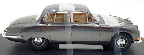 Cult Models 1/18 Scale CML054-3 - Jaguar S-Type - Metallic Grey - Picture 4 of 5