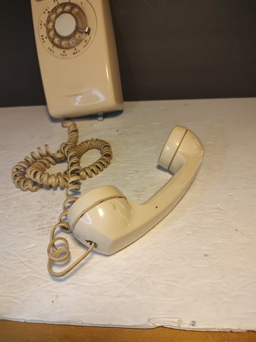 Vintage Western Electric ITT Rotary Dial Wall Phone Beige - Picture 4 of 6