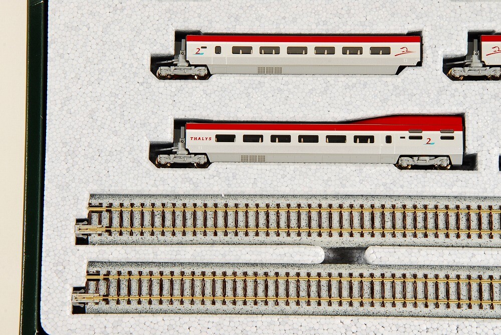 KATO N-Scale K10910 Thalys PBKA 10 car Set with Display KATO N-Scale K10910 Thalys PBKA 10 car Set with Display