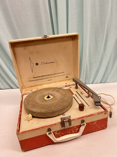 VINTAGE RED & WHITE SILVERTONE RECORD PLAYER Model 3250 - Picture 2 of 9