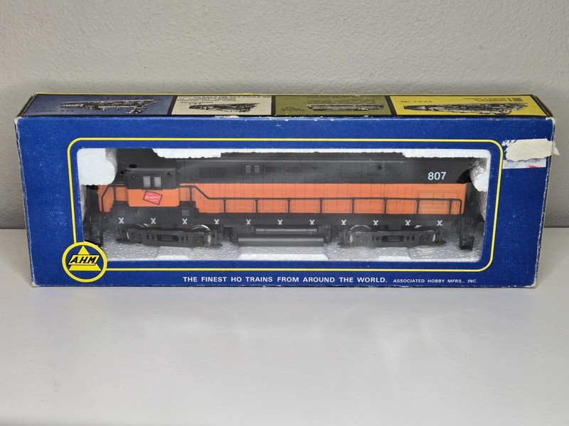 Vintage HO Train Locomotive Engine  ~ THE MILWAUKEE ROAD ~ 515 B MILWAUKEE