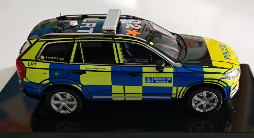 VOLVO XC90 UK METROPOLITAN POLICE MODELLO IN SCALA 1 43 ELABORAZIONE  PERSONALE - Immagine 3 di 4