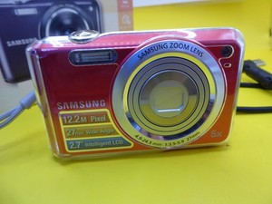 Samsung ES70 Digital Compact Camera 12.2MP 5x Zoom RED Strap Charger Battery GWO