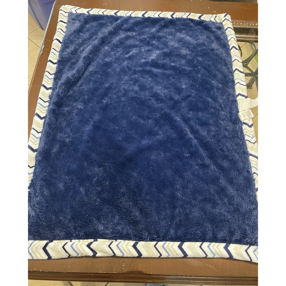 Linda manta de felpa azul con ribete de chevron recién nacido bebé niño en zig zag 2017 Foto 3 de 4