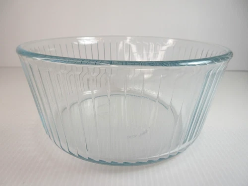 VTG 18 cm / 7 in Pyrex France Clear Round Souffle Dish, Vertical Ribbed Sides