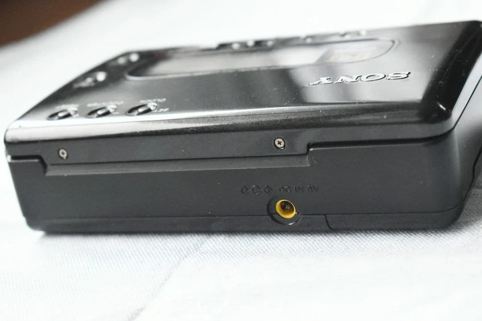 Sony TCD-D8 Walkman Portable DAT Recorder System Tape TCDD8 Black Tested Used - Image 4 of 4