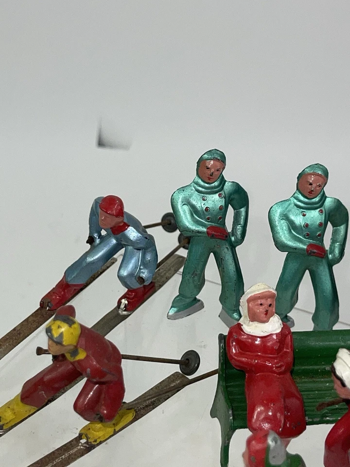 Trineo vintage de patinadores de vacaciones de invierno de metal Barclay 10 piezas Foto 3 de 4