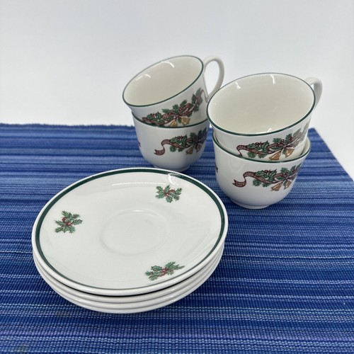 Johnson Brothers VICTORIAN CHRISTMAS Coffee Tea Cups + Saucers Set of 4 ENGLAND - Picture 24 of 24