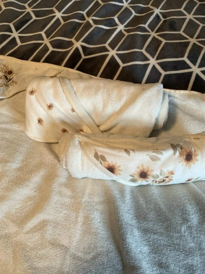 Juego de toallas de baño para bebé Kyle & Deena Daddy’s Little Sunflower Foto 4 de 4