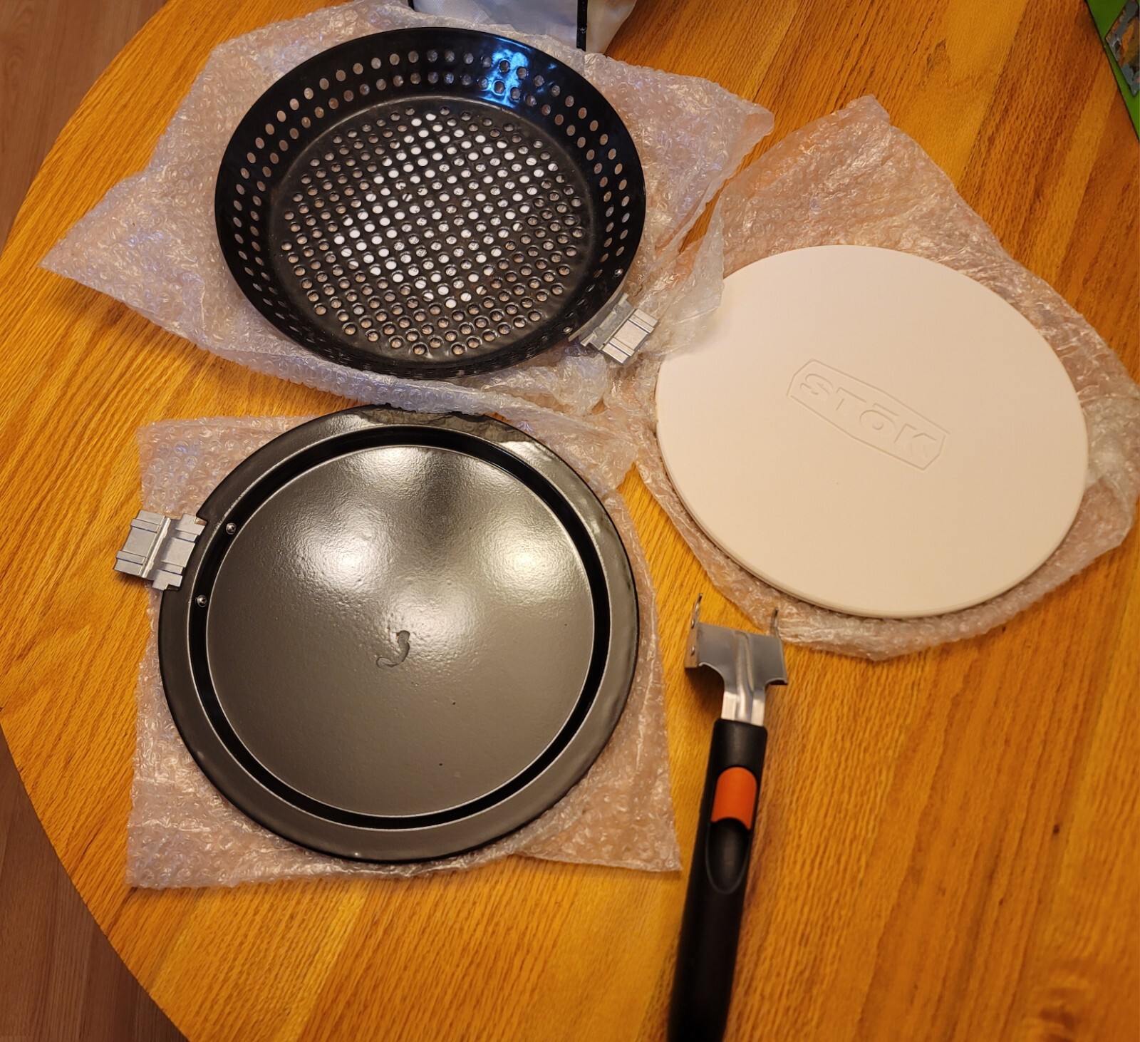STOK GRILL GRILLING LOT Griddle, Veggie Tray, Pizza Stone, & Removal