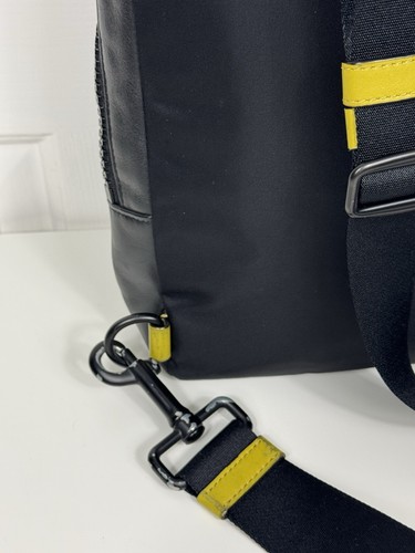 Bolso bandolera Coach negro con correa derecha o izquierda de cuero amarillo - Imagen 4 de 17