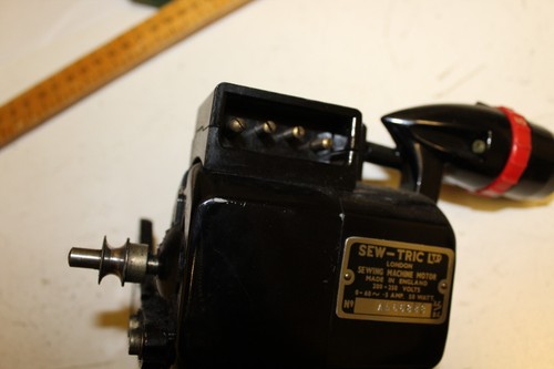 SINGER 66K Sew tric Motor and light from machine serial number F7125242 - Picture 3 of 7
