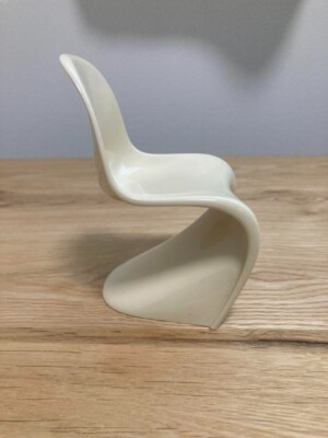 Vitra Design Museum Miniature Collection Panton Chair Beige