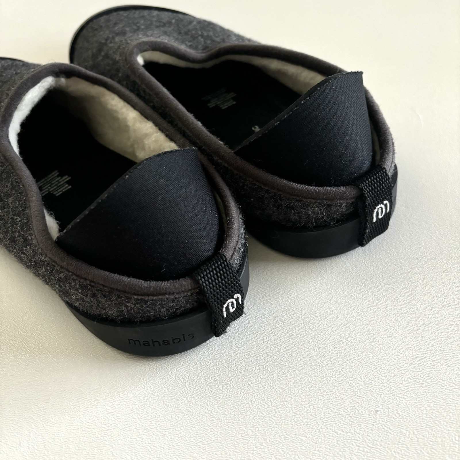SAOLA MAHABIS CLASSIC UNISEX EU39 GRIGIO SCURO SUOLA RIMOVIBILE MADE IN LANA PORTOGHESE