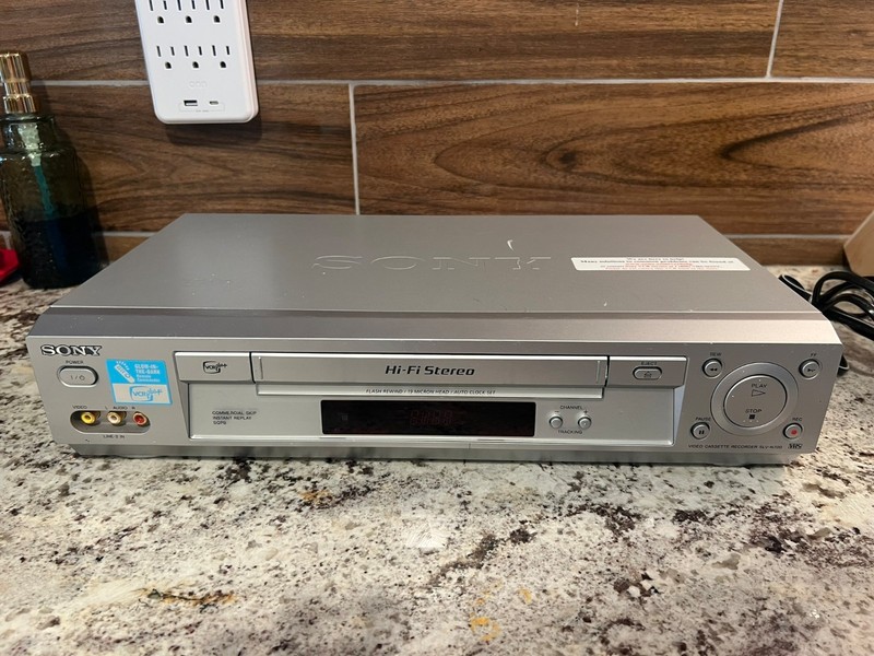 Sony SLV-N700 Hi-Fi Stereo VHS VCR Video Cassette Recorder Tested Works