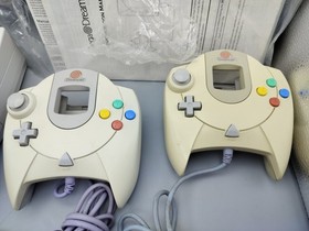 Sega Dreamcast Console HKT-3020 Bundle w Cables 2 Controllers VMU Manual Tested 