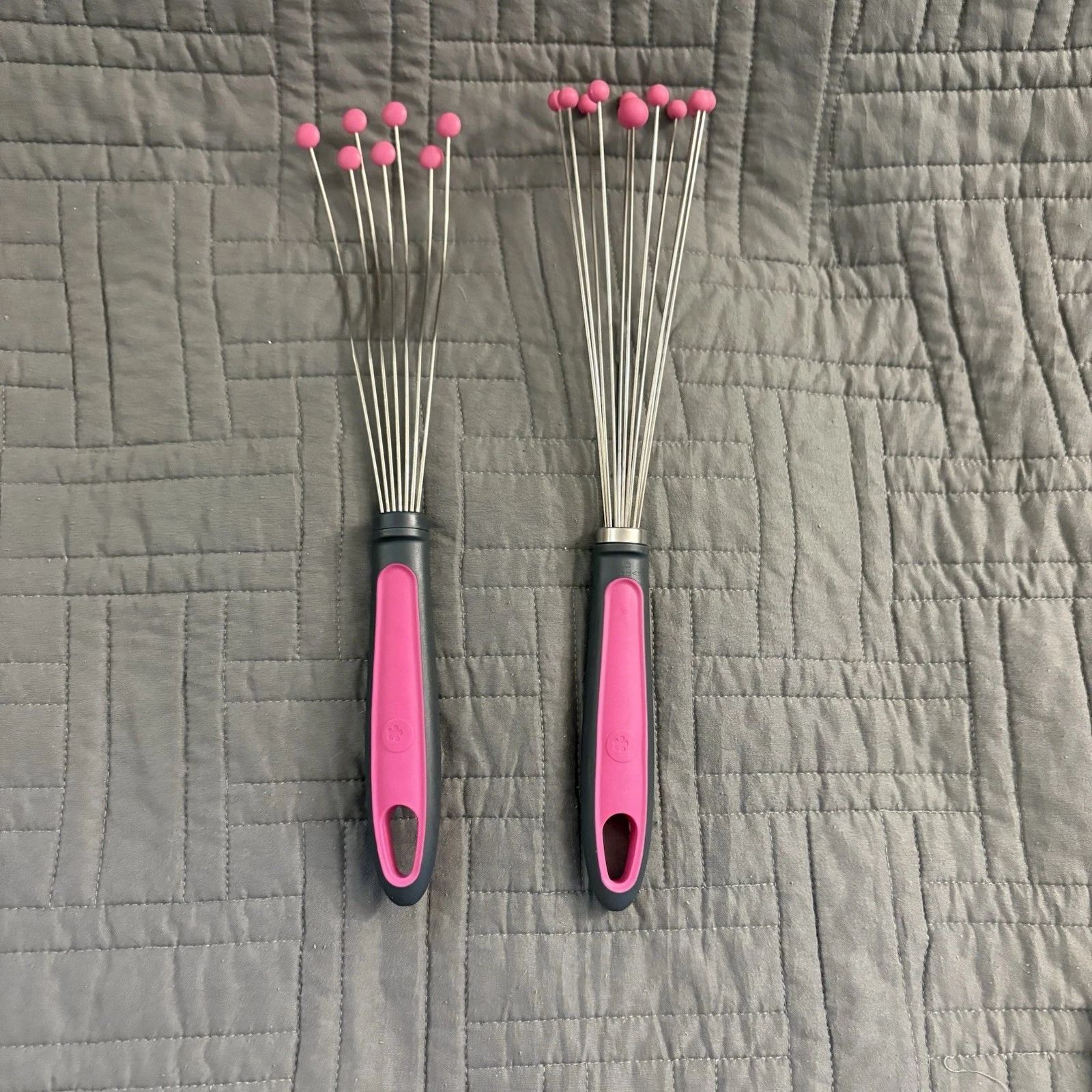 KOCHBLUME Silicone Ball & Plate Whisks Grey Pink color 2pc Set
Opens in a new window or tab