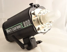 Paul Buff White Lightning 800 With Case, Cord, Modeling Lamp and Tube Cover.