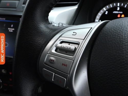 2021 Nissan Navara 2.3 dCi N-Guard Pickup Double Cab 4dr Diesel Auto 4WD Euro 6 - Picture 22 of 24