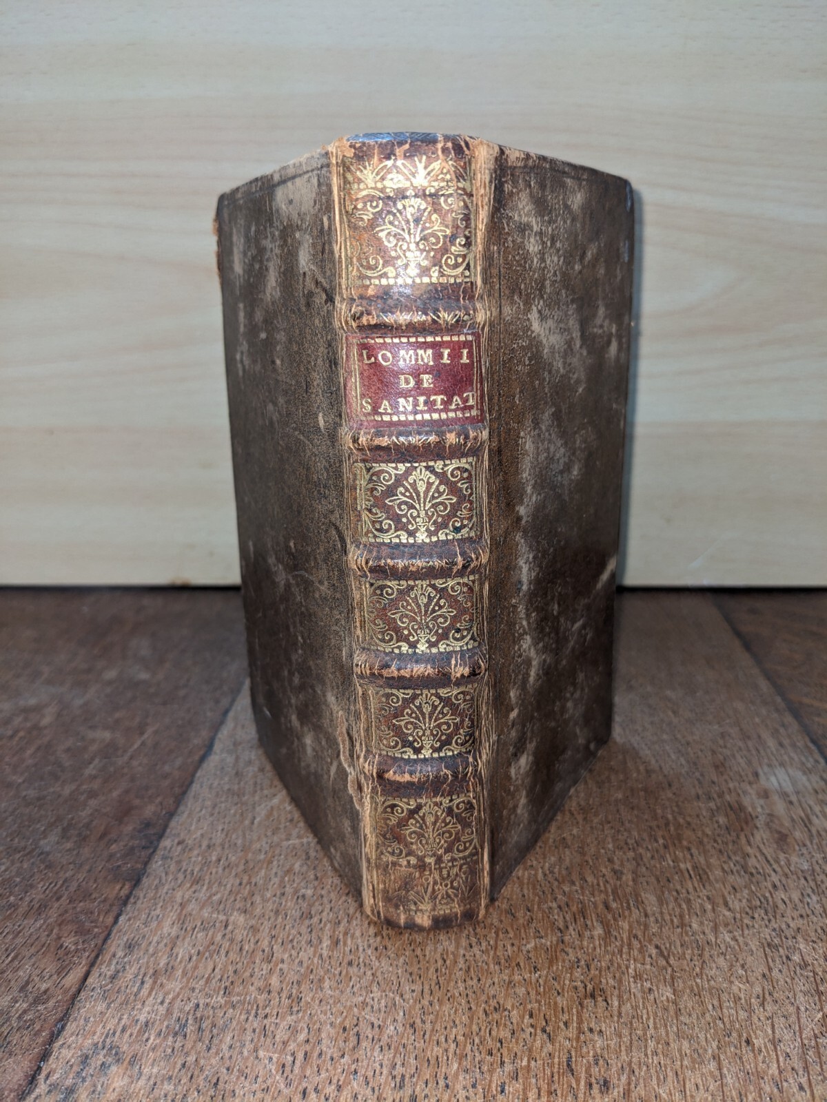 altes Buch - Commentarii de sanitate tuenda in primum librum de re medica - 1724