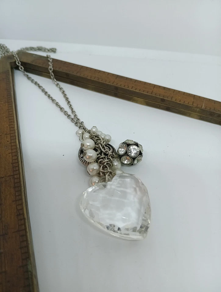 AEO 魅力项链银色丙烯酸心形人造珍珠水钻情人节 24 — 第 2/4 张图片